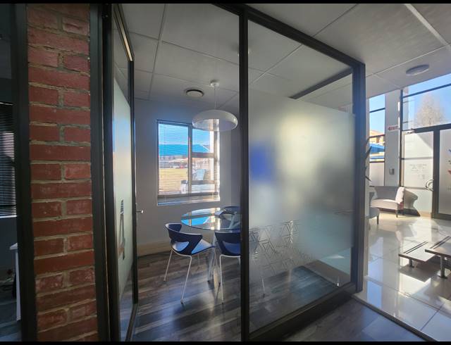 290M² OFFICE TO LET IN NOORDWYK
